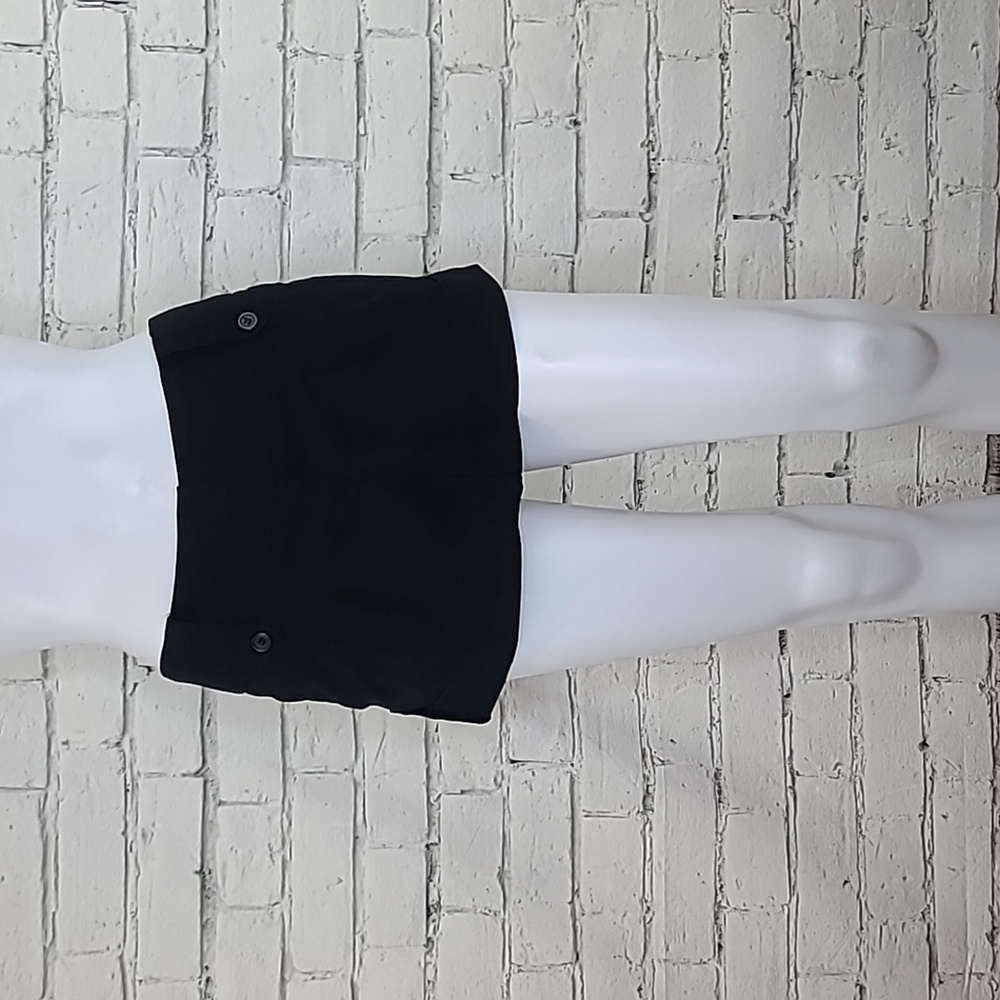 Tracy Evans LMTD Preppy Polyester Blend Pleated Low Rise Cuffed Short in Black